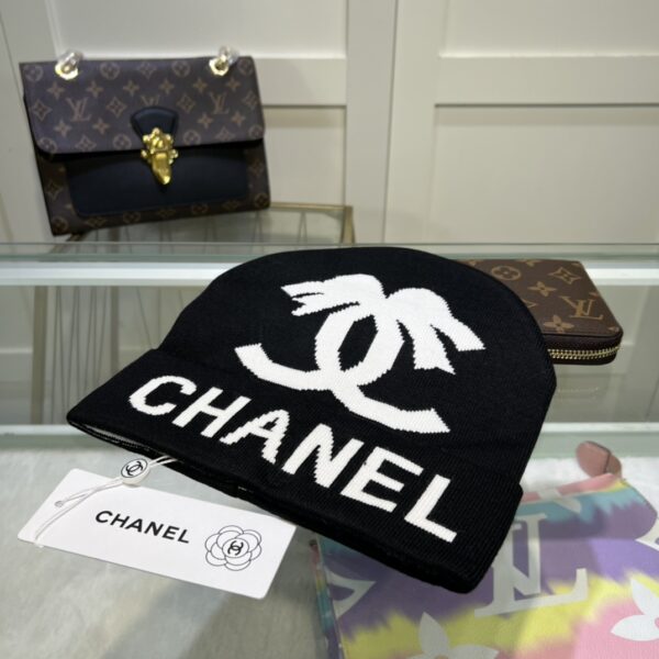Chanel Beanie In Black
