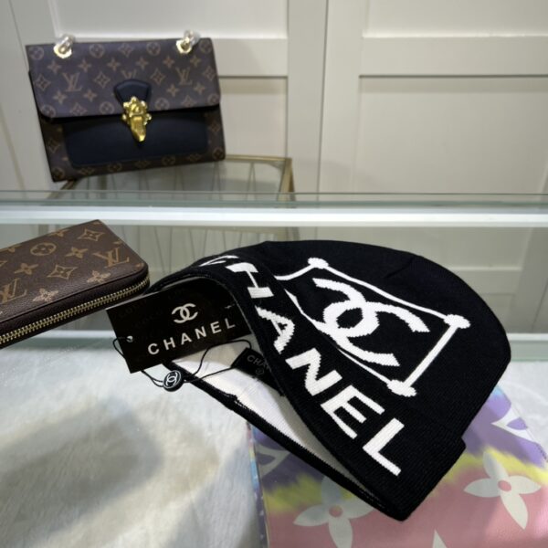 Chanel Beanie In Black