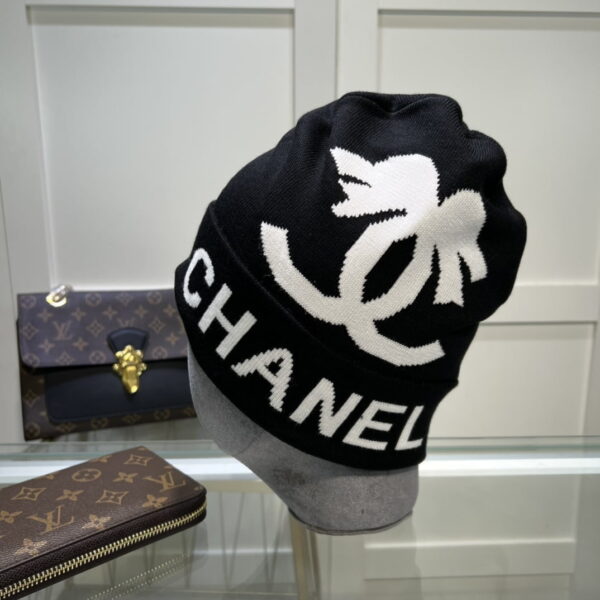 Chanel Beanie In Black