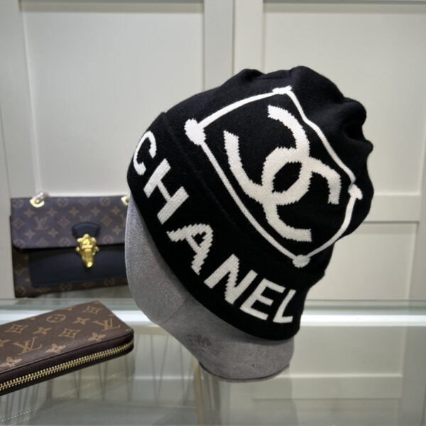 Chanel Beanie In Black