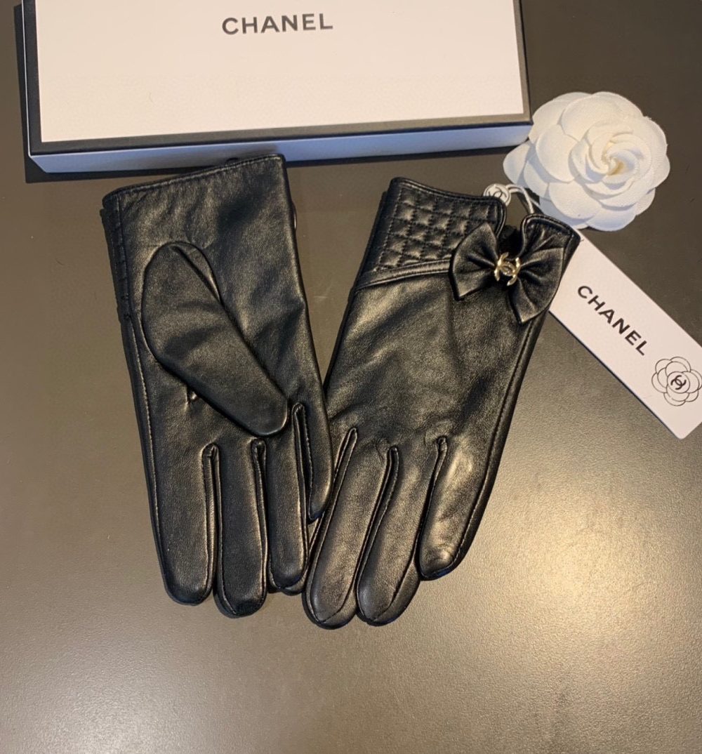 Chanel Gloves In Black