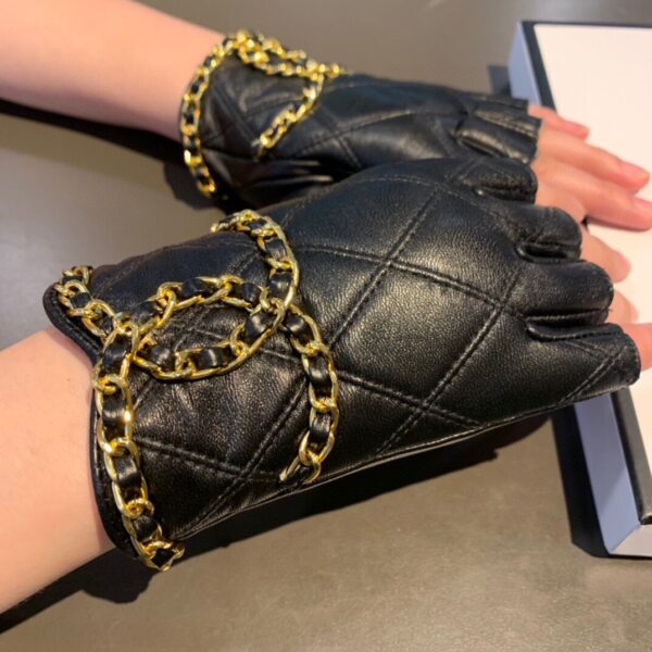 Chanel Gloves In Black