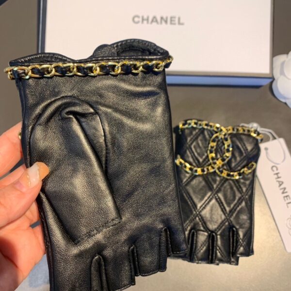 Chanel Gloves In Black