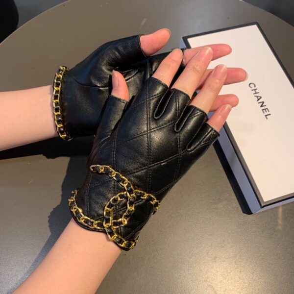Chanel Gloves In Black