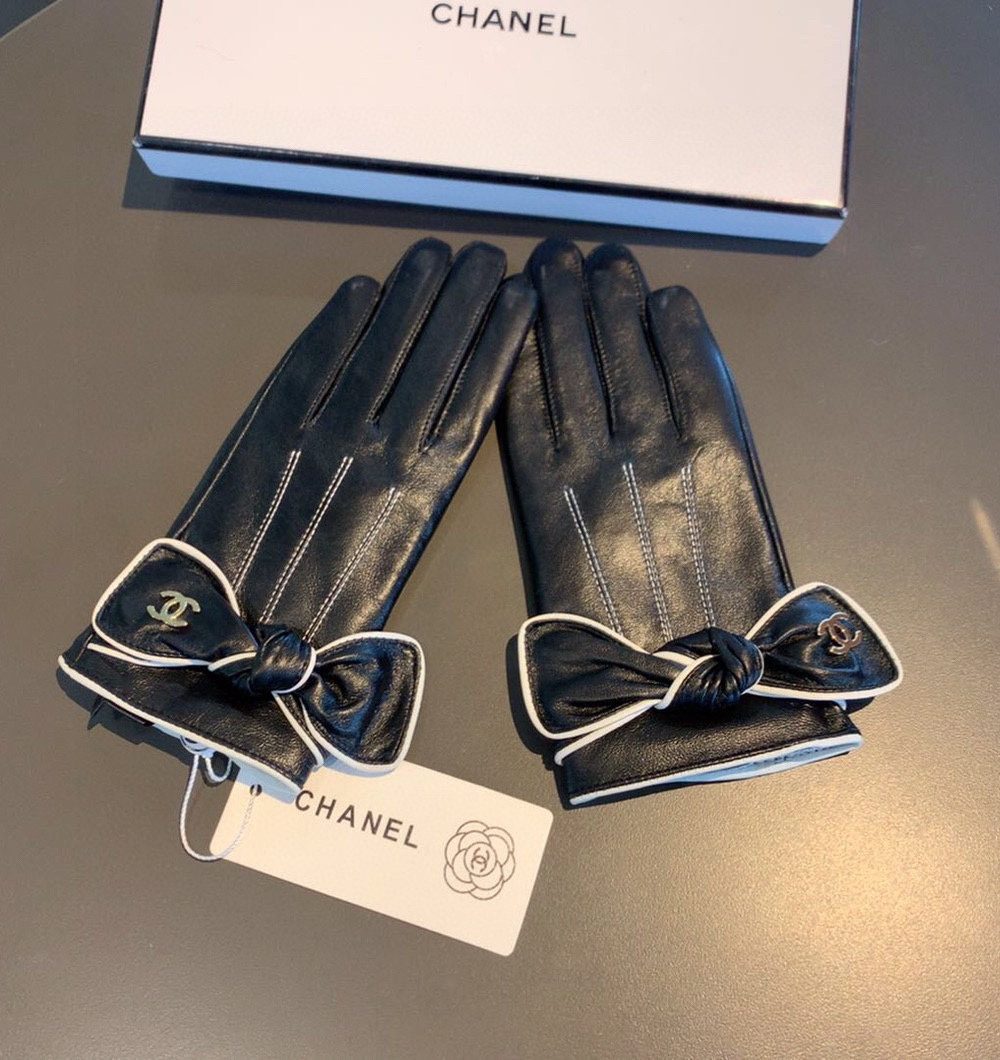 Chanel Gloves In Black