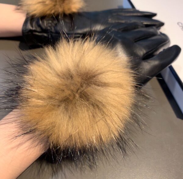 Chanel Gloves In Black