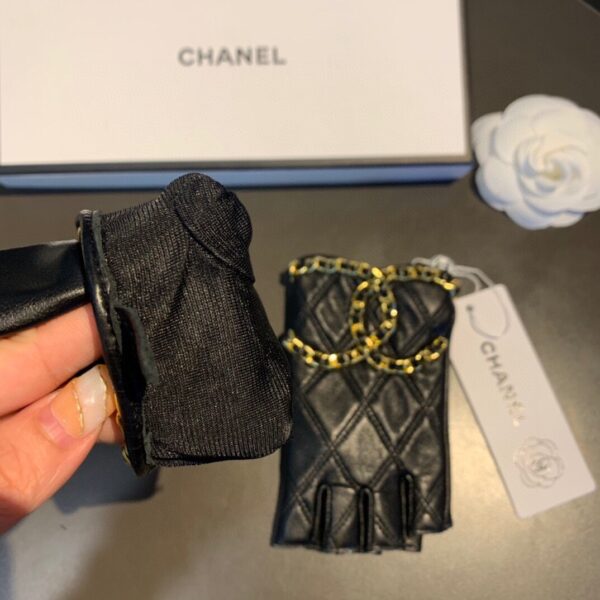 Chanel Gloves In Black