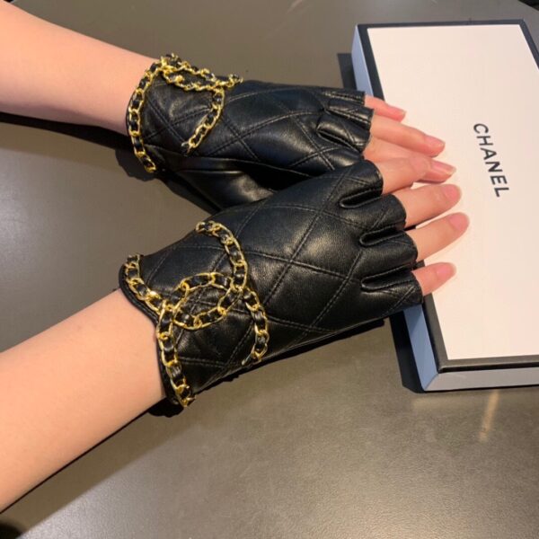 Chanel Gloves In Black