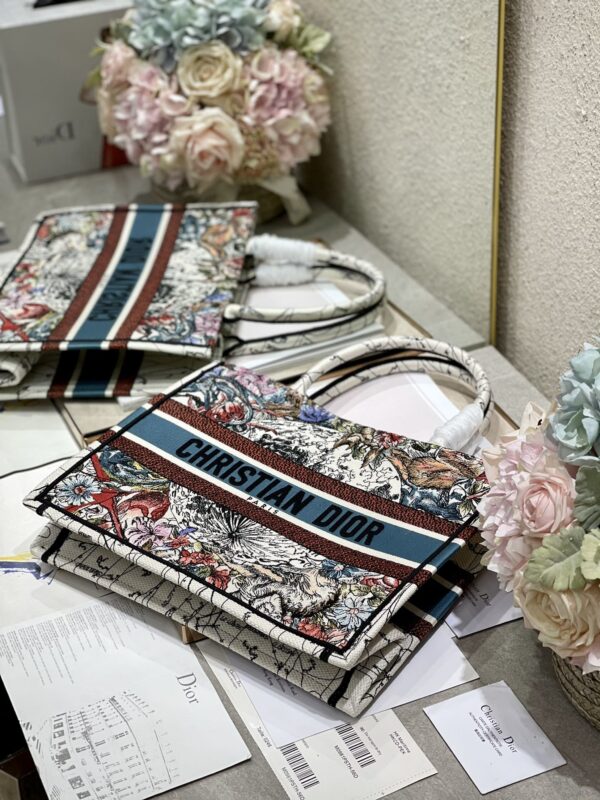 1:1 Replica Christian Dior Medium Dior Book Tote Latte Multicolor Dior Zodiac Embroidery, Latte Multicolor, For Women Women’s Handbags, Shoulder Bags, 36cm CD