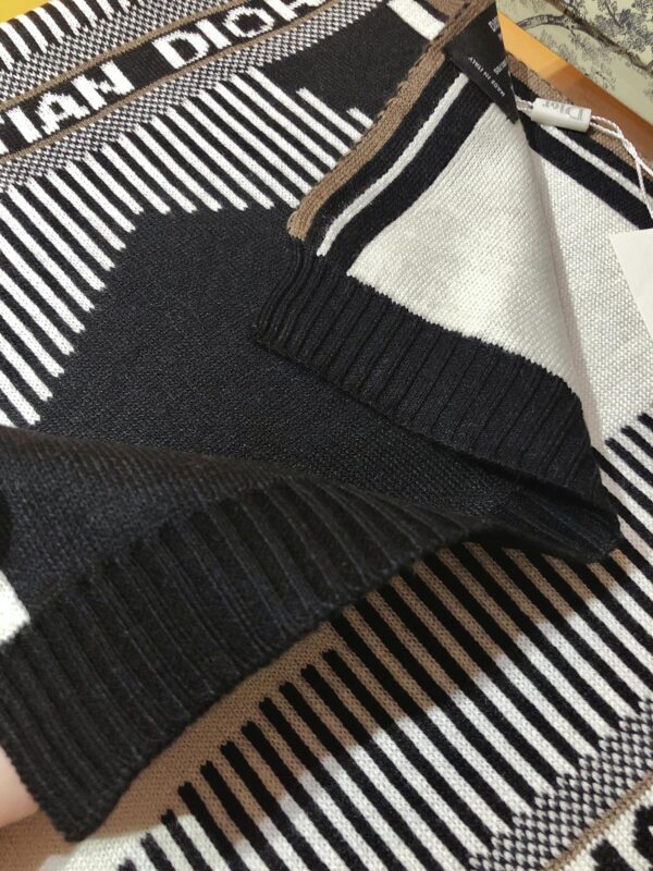 Dior Dioralps Reversible White/Black Wool and Cashmere Scarf 200cm/79in 