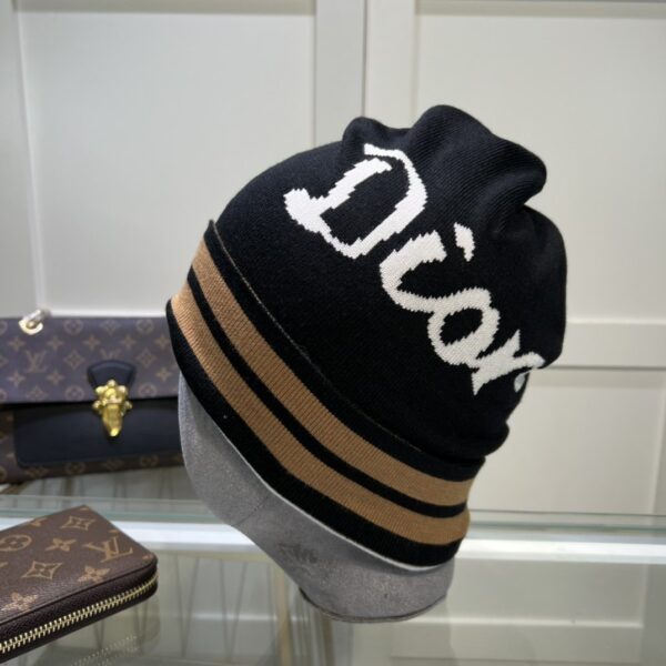 Dior Pompom Beanie In Black
