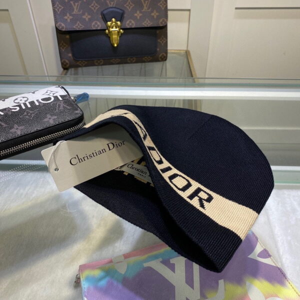 Dior Pompom Beanie In Black