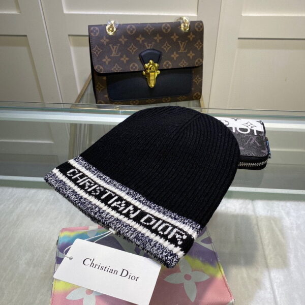 Dior Pompom Beanie In Black
