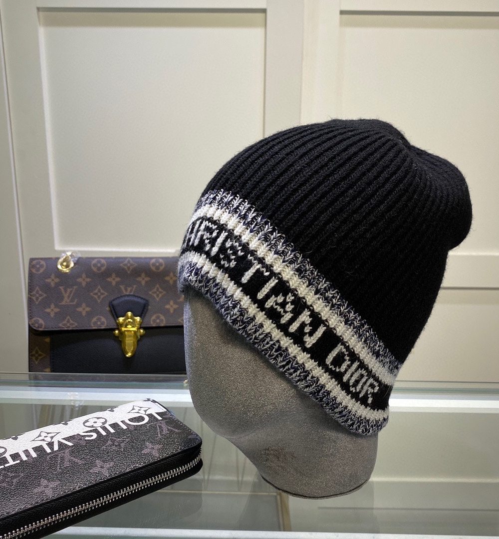 Dior Pompom Beanie In Black