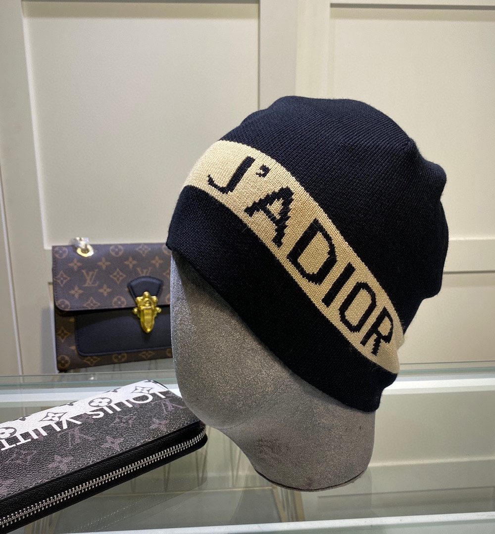 Dior Pompom Beanie In Black