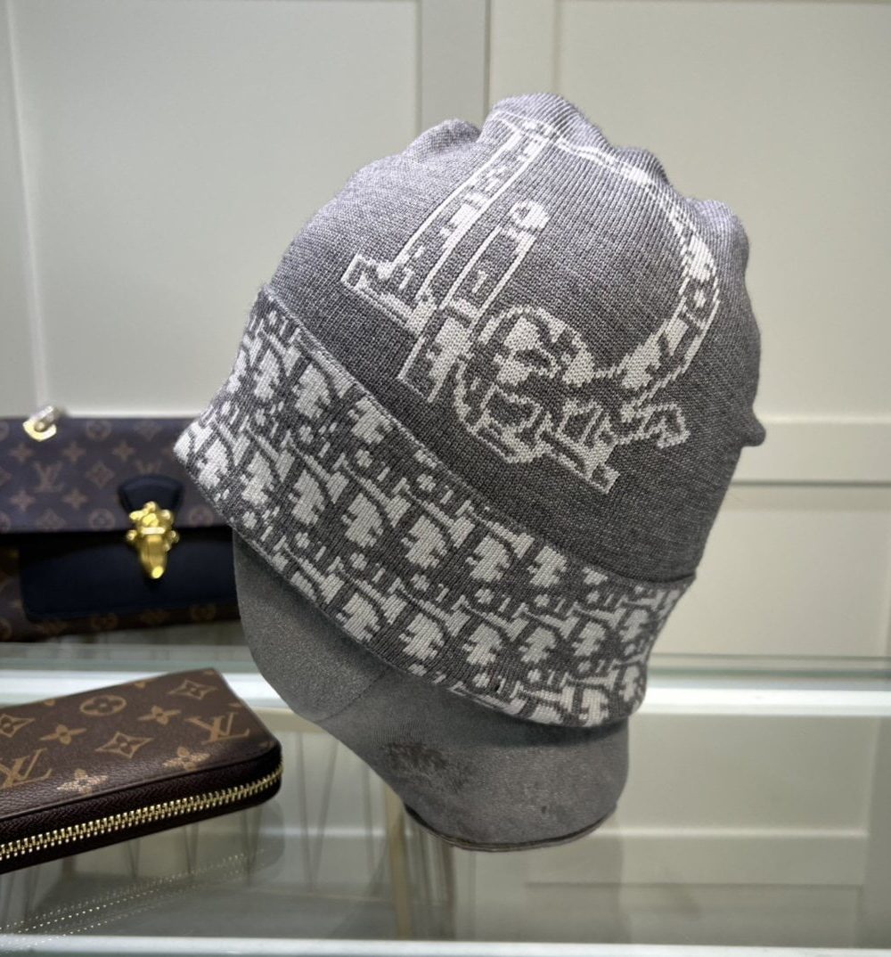 Dior Pompom Beanie In Grey