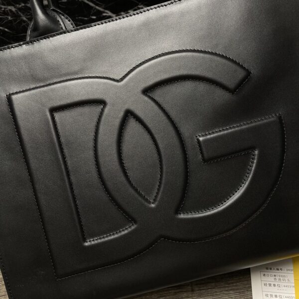 Dolce & Gabbana Small DG Daily Shopper Black For Women 14.6in/37cm DG BB7023AQ26980999