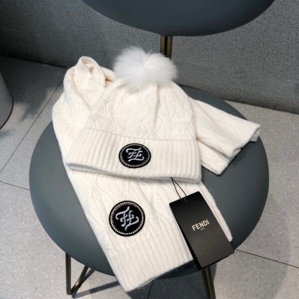 Fendi Beanie & Scarf Set In White