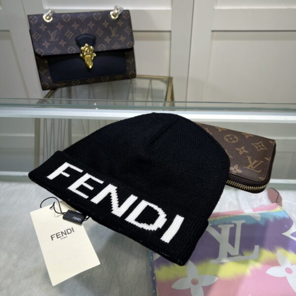 Fendi Beanie In Black