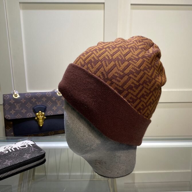 fendi beanie in brown 6oam1