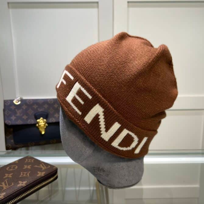 fendi beanie in brown itbno