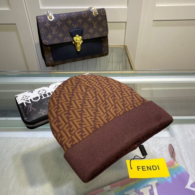 fendi beanie in brown