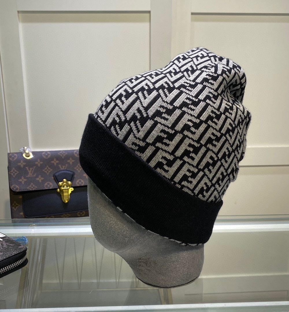 Fendi Beanie In Grey
