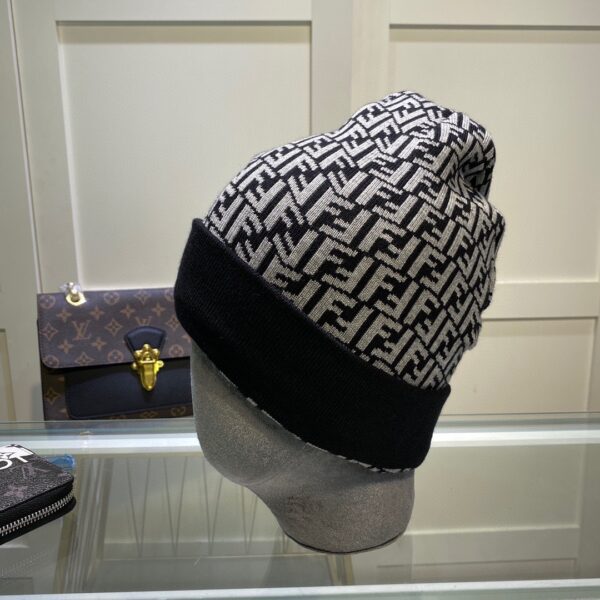 Fendi Beanie In Grey