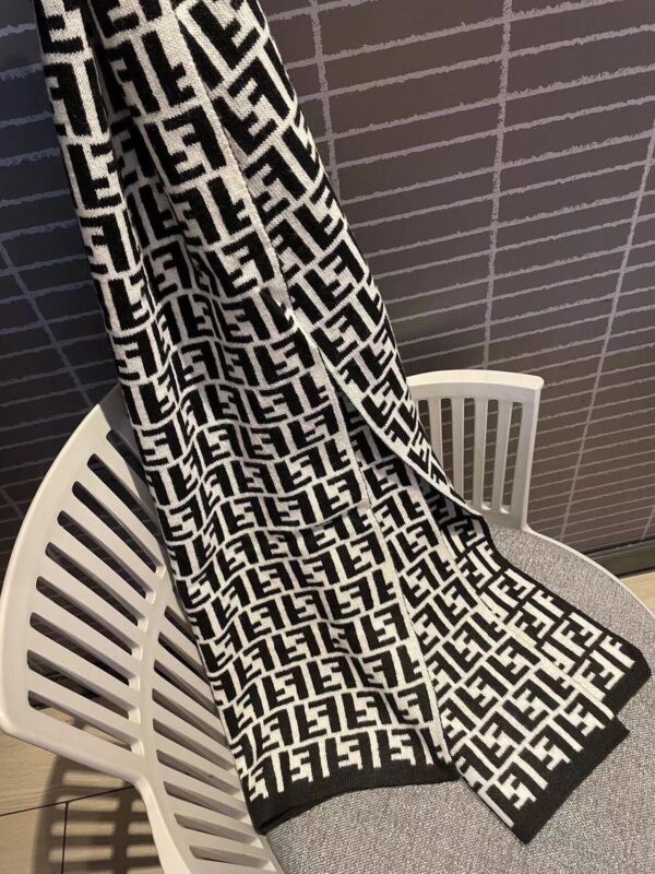 Fendi Black Wool And Silk Scarf 180cm/71in FXS424A3Q1F0QA1 