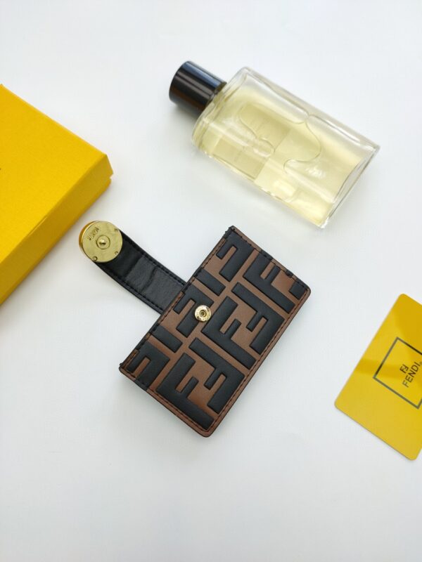 1:1 Replica Fendi Card Holder Brown With Brown Gusseted Card Holder For Men 4in/10cm FF 8M0301AAFMF13VK