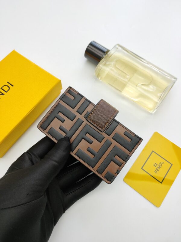 1:1 Replica Fendi Card Holder Brown With Brown Gusseted Card Holder For Men 4in/10cm FF 8M0301AAFMF13VK