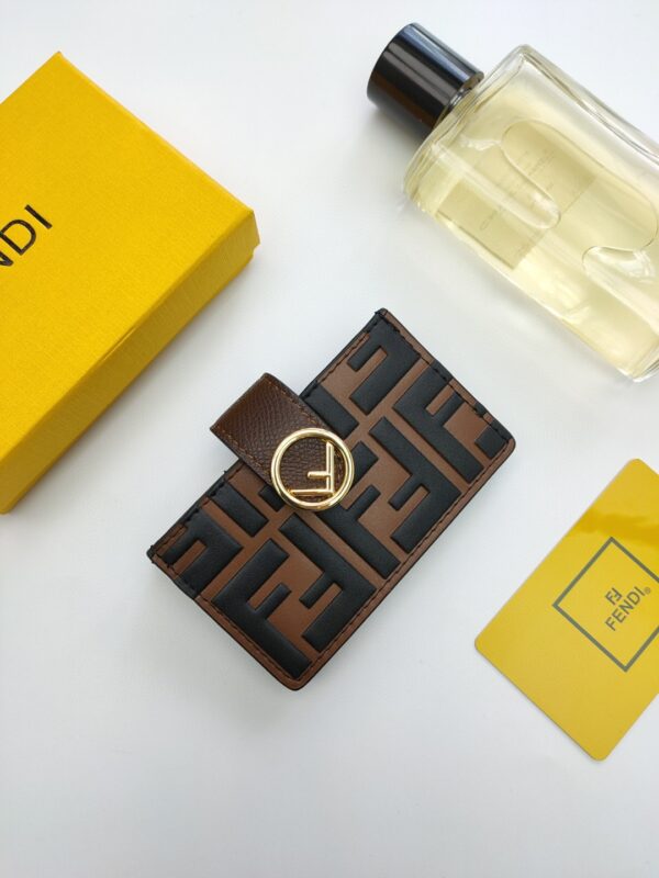 1:1 Replica Fendi Card Holder Brown With Brown Gusseted Card Holder For Men 4in/10cm FF 8M0301AAFMF13VK