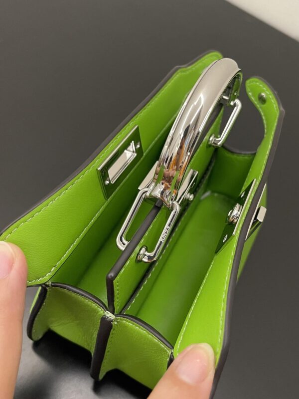 1:1 Replica Fendi Peekaboo ISeeU Petite Green Micro Bag For Woman 11cm/4.5in