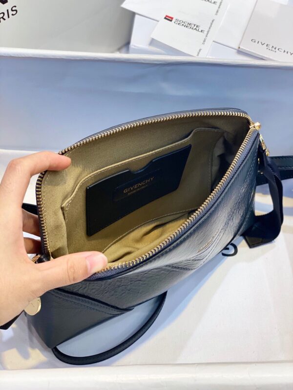 Givenchy Messenger Bag Blue For Women, Women's Handbags, Shoulder And Crossbody Bags 9.8in/25cm GVC