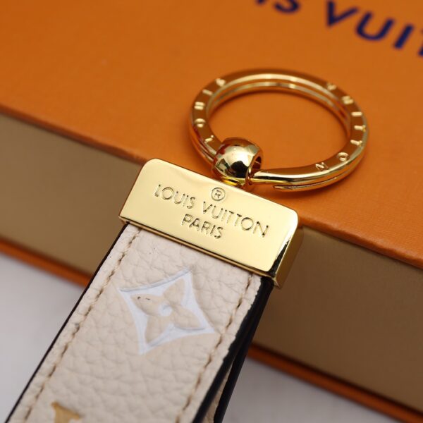 GJ08 – Key holder and bag charm