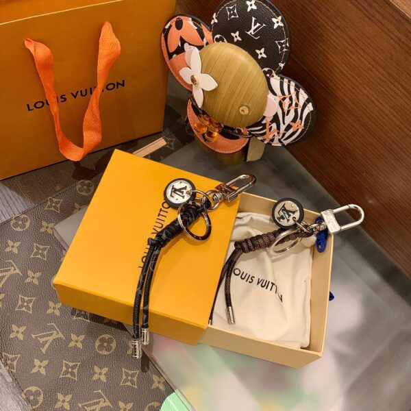 GJ09 – Key holder and bag charm