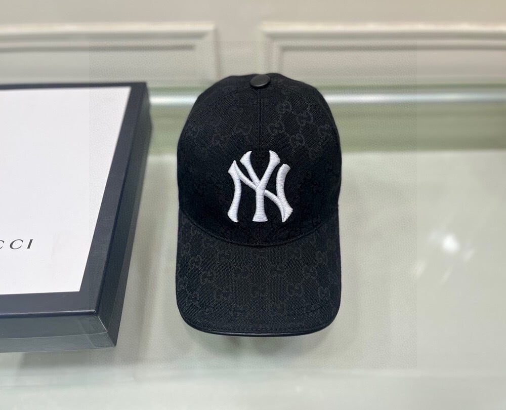 Gucci Baseball Cap In Black