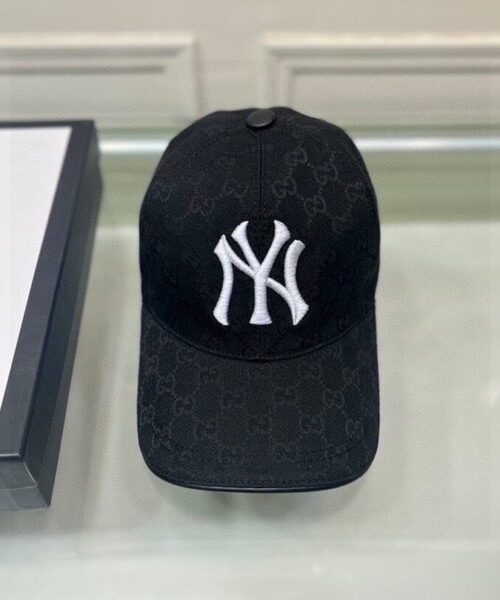 Gucci Baseball Cap In Black