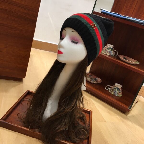 Gucci Beanie & Scarf Set In Black