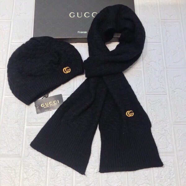 Gucci Beanie & Scarf Set In Black