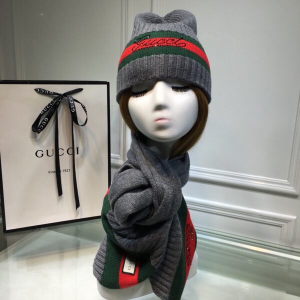 Gucci Beanie & Scarf Set In Grey