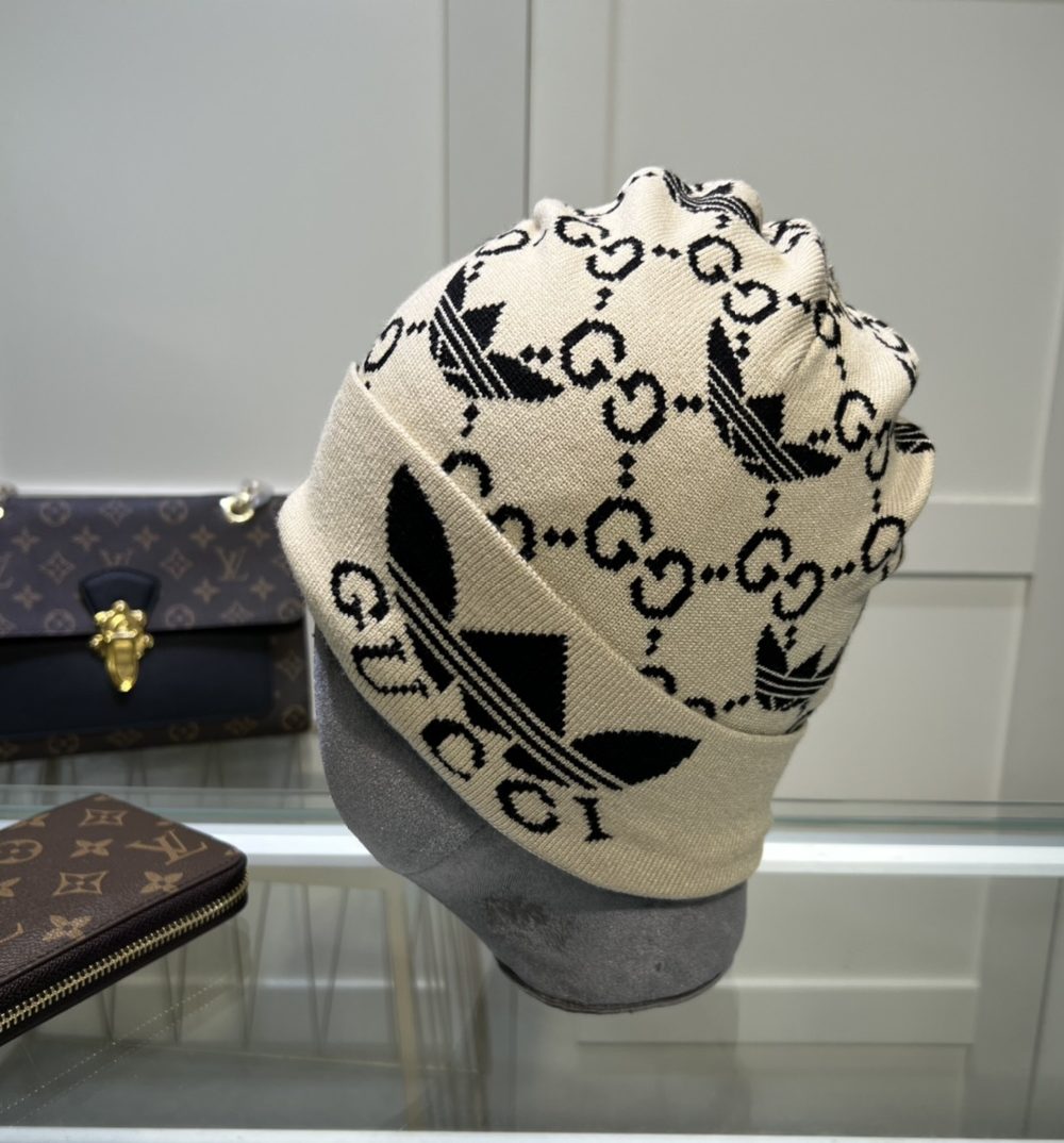 Gucci Beanie Cashmere In Beige