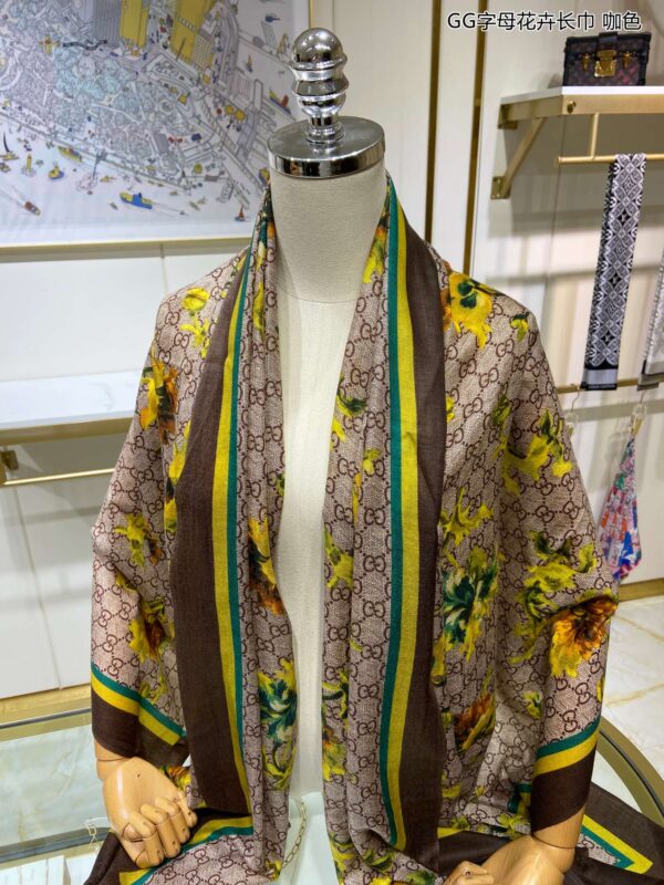 Gucci Cashmere Flower Printed Patterns Multicolor in Brown Scarf 150cm/71in