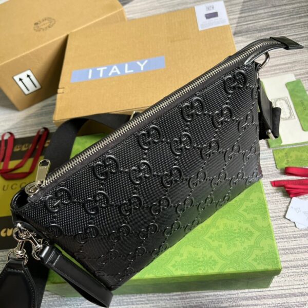 1:1 Replica Gucci GG Embossed Medium Messenger Bag Black GG Embossed For Men 12in/31cm GG 696009 1W3CN 1000
