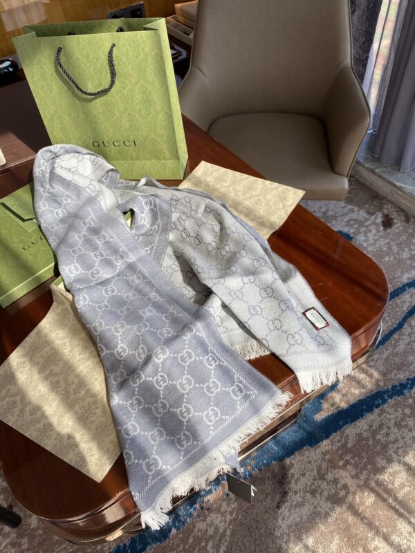 Gucci GG Lamé Lacquard Stole Scarf Light Grey 71in/180cm