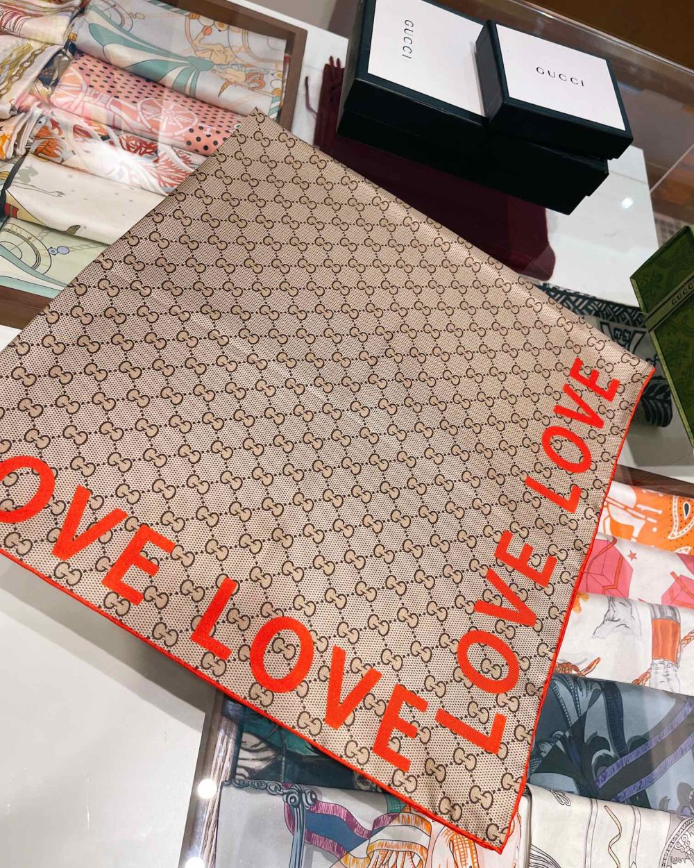 Gucci GG 'Love' Print silk Beige and Red Scarf 90cm/35in 681907 3G001 9774