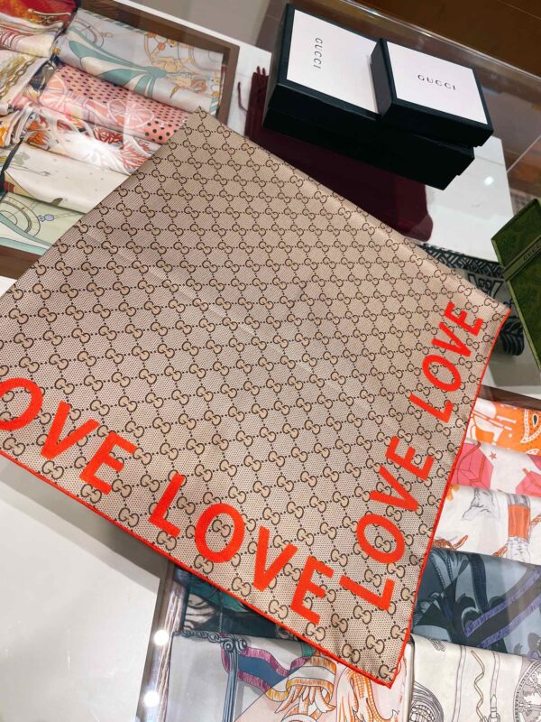 Gucci GG 'Love' Print silk Beige and Red Scarf 90cm/35in ‎681907 3G001 9774 