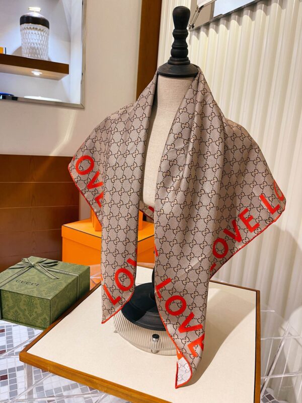 Gucci GG 'Love' Print silk Beige and Red Scarf 90cm/35in ‎681907 3G001 9774 