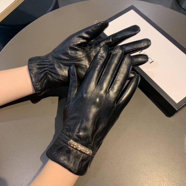 Gucci Gloves With Signature Double G Motif In Black