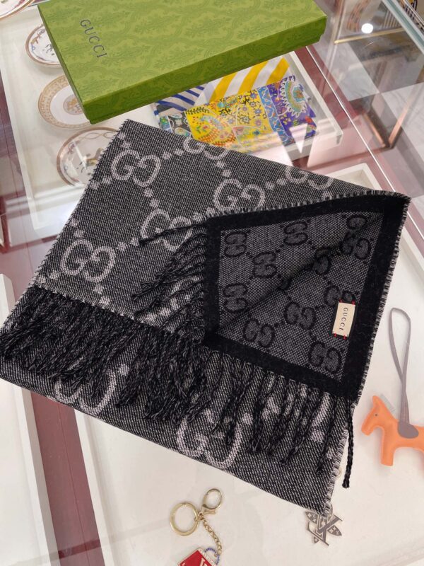 Gucci Jacquard Pattern Knit With Tassels Grey and Black 190cm/75in 676610 4G200 1061